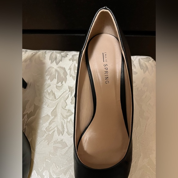 Black Matte Pumps - Picture 3 of 6